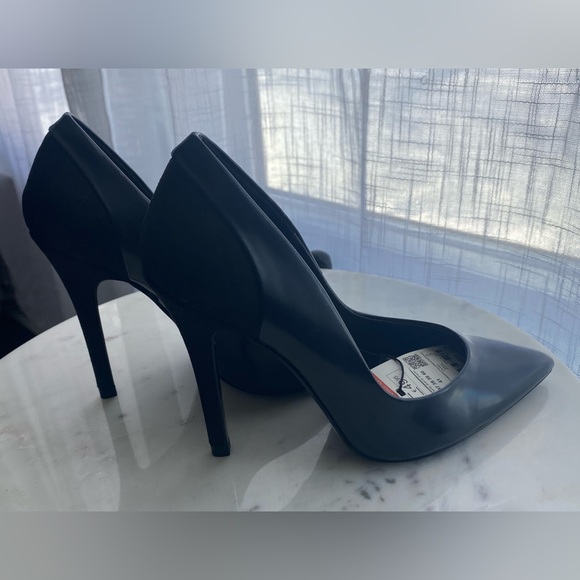 Zara Classic Black Heels - Picture 4 of 5